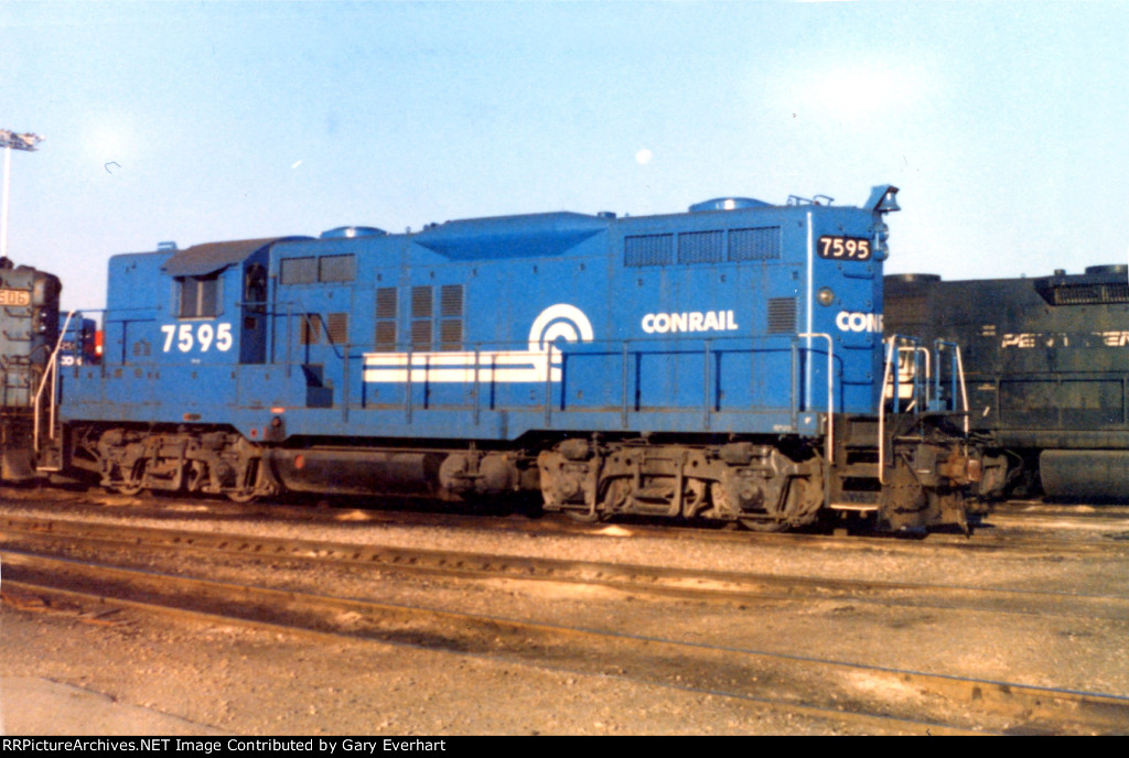 CR GP10 #7595 - Conrail